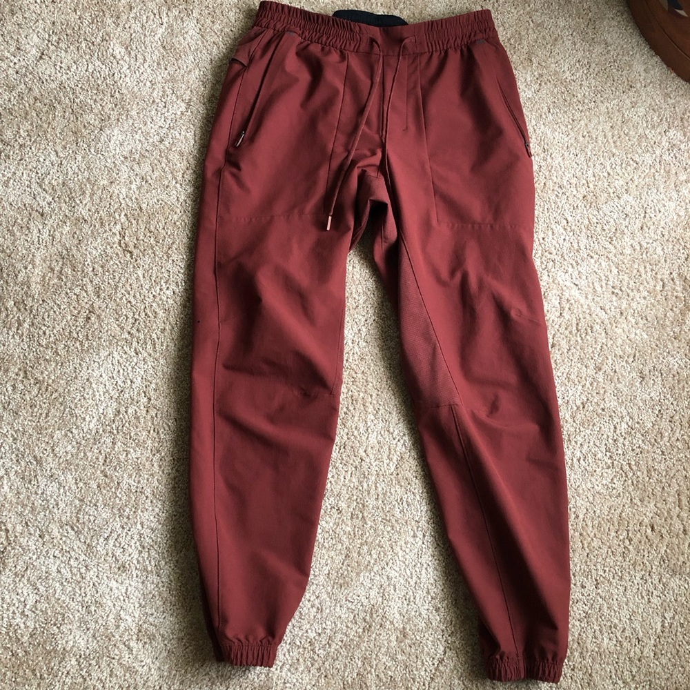 Lululemon Men’s Jogger Pant Burgundy / Maroon Medium reflective water resistant?